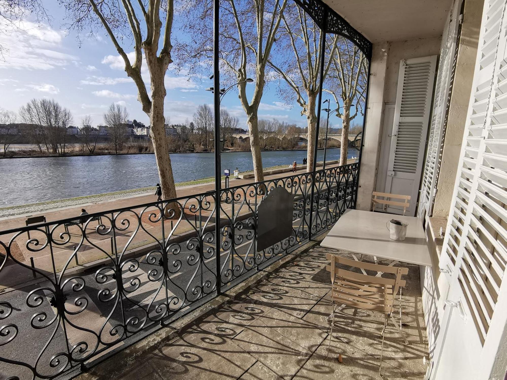 Appart Gite Les Oiseaux- Face Loire Quai Du Chatelet Орлеан Экстерьер фото